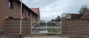 Metalen rustieke witte poort