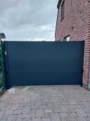 metalen poort zwart strak