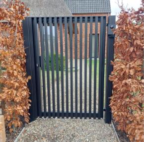 Strakke Design Looppoort – Zwart Aluminium